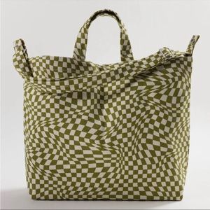 Horizontal duck bag